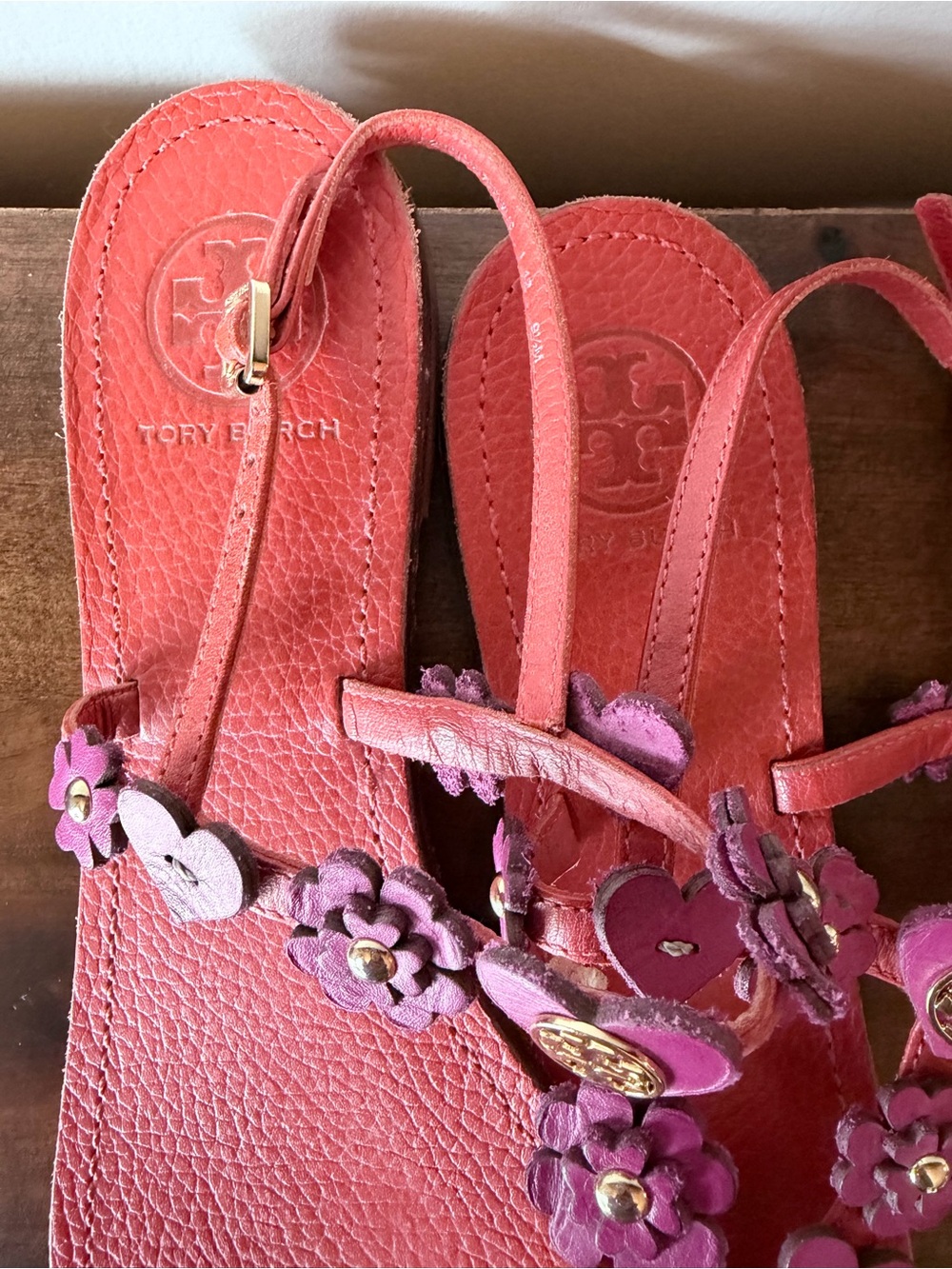 Tory Burch Coral Red Leather Ankle Strap Sandals w/ Floral/Heart Detail -Sz 9.5 - Picture 5 of 6